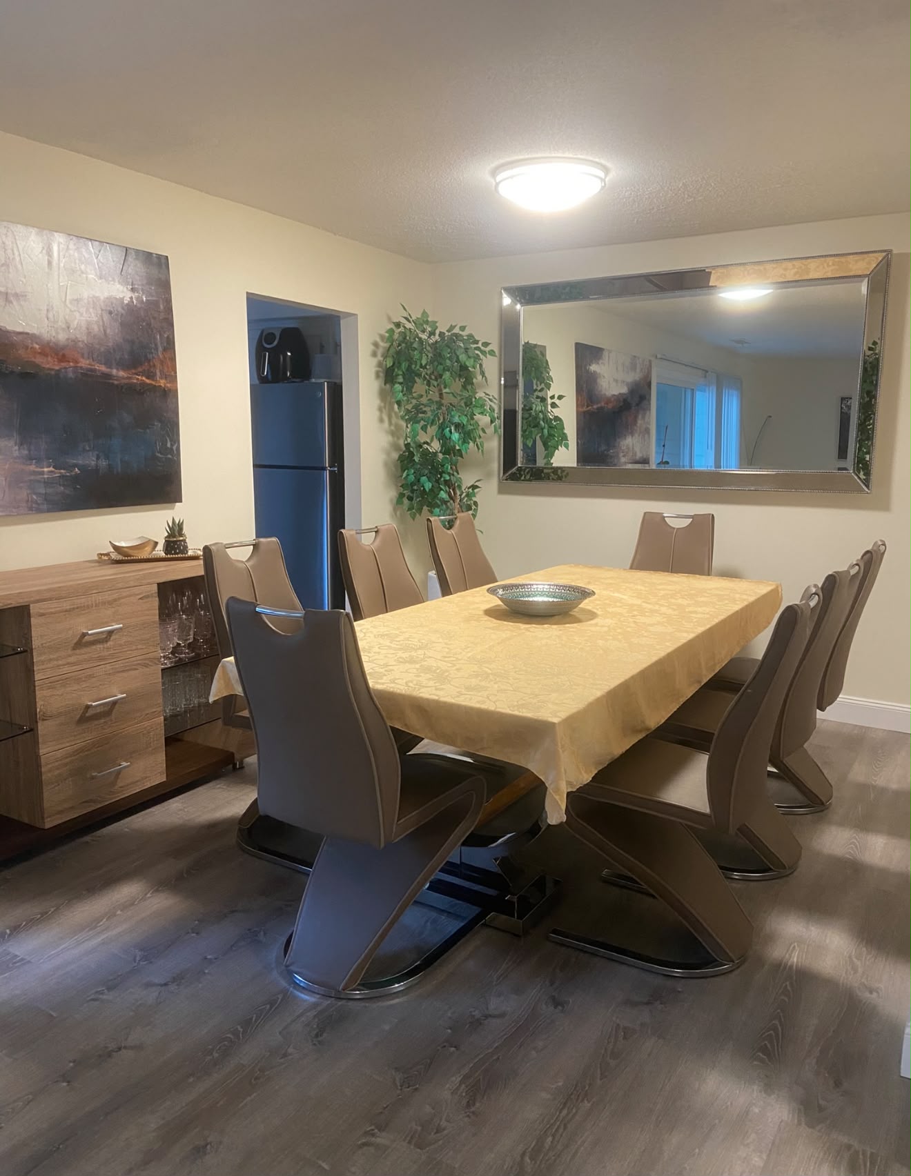 Dining room cleaned and ready after move-out